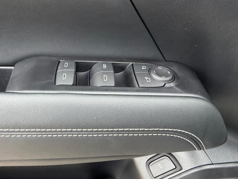 GMC Terrain Vehicle Full-screen Gallery Image 17