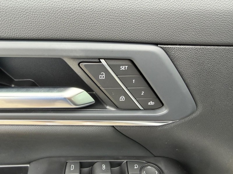 GMC Terrain Vehicle Full-screen Gallery Image 18