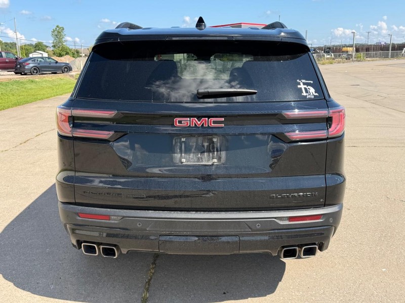 GMC Acadia Vehicle Full-screen Gallery Image 4