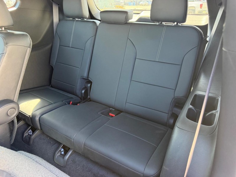 GMC Acadia Vehicle Full-screen Gallery Image 8