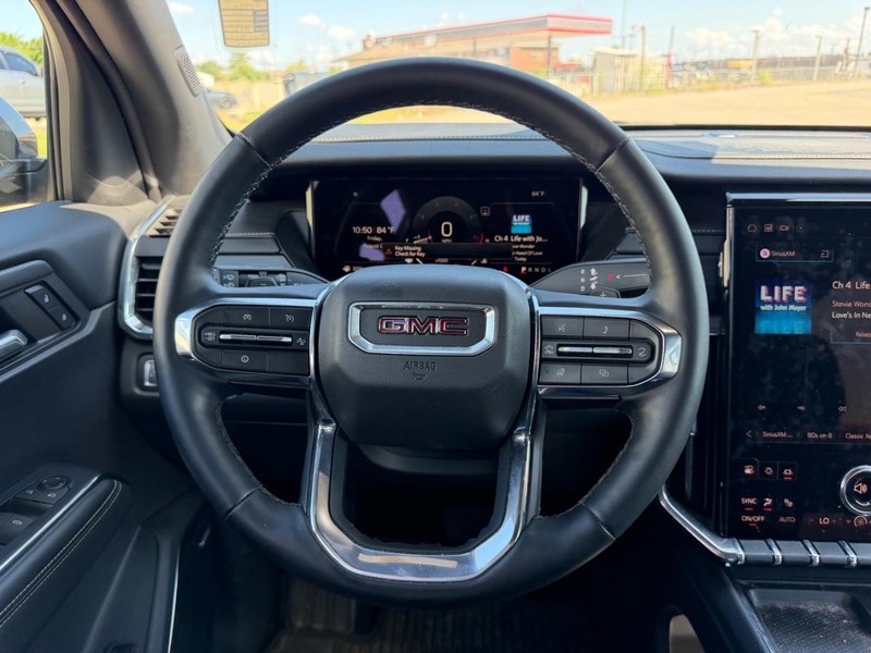 GMC Acadia Vehicle Full-screen Gallery Image 12