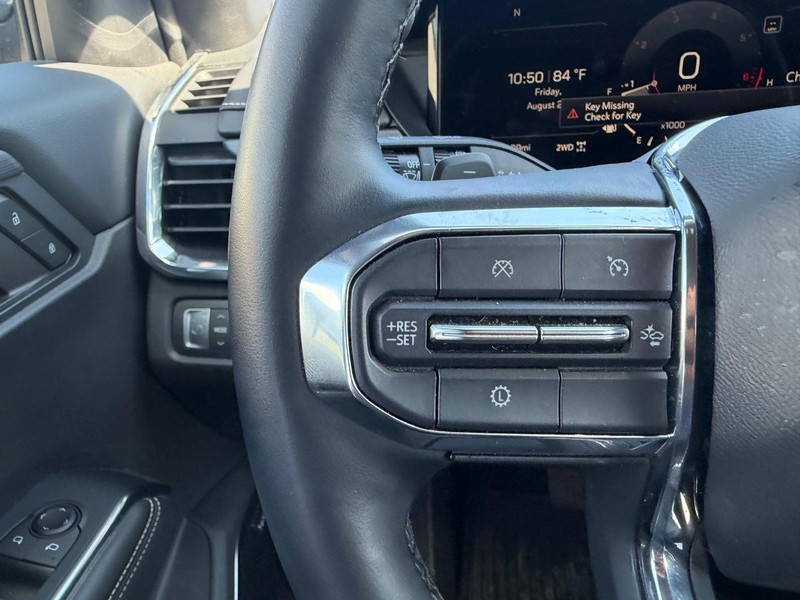 GMC Acadia Vehicle Full-screen Gallery Image 13