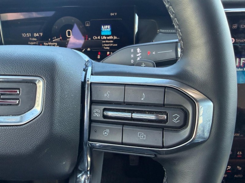 GMC Acadia Vehicle Full-screen Gallery Image 14