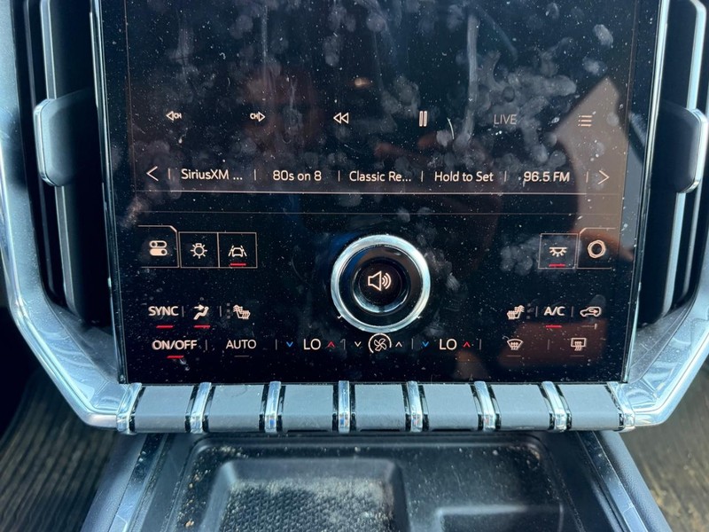 GMC Acadia Vehicle Full-screen Gallery Image 17