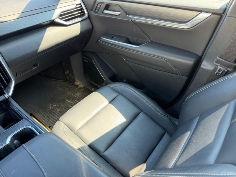GMC Acadia Vehicle Full-screen Gallery Image 18