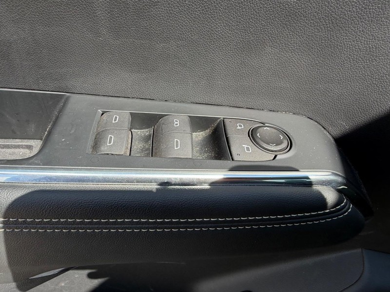 GMC Acadia Vehicle Full-screen Gallery Image 19