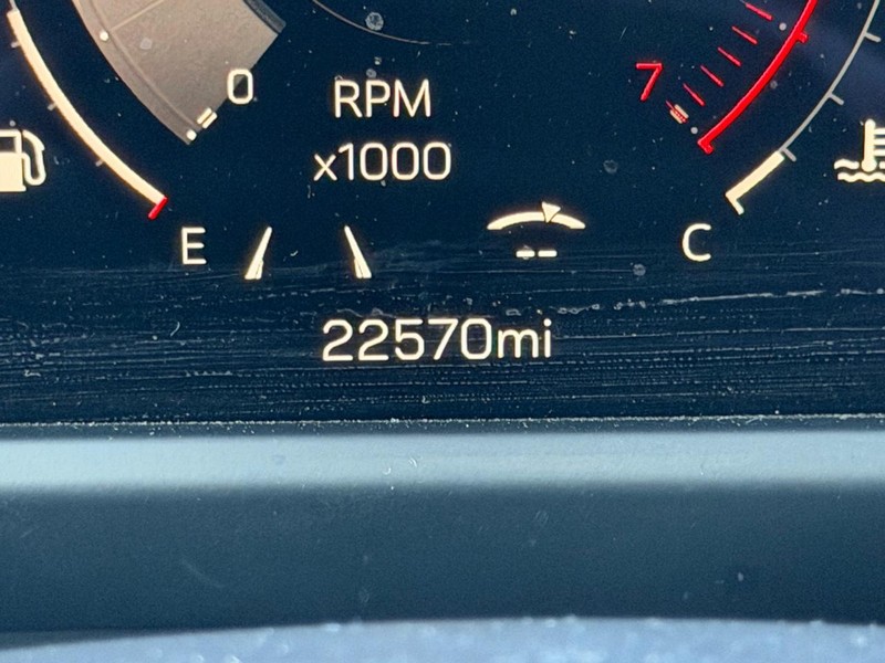 GMC Acadia Vehicle Full-screen Gallery Image 21