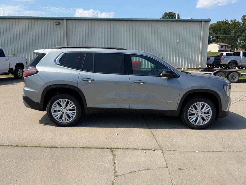 GMC Acadia Vehicle Full-screen Gallery Image 2
