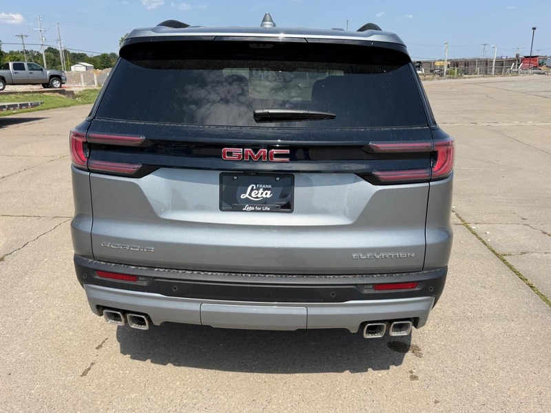 GMC Acadia Vehicle Full-screen Gallery Image 4