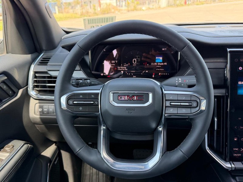 GMC Acadia Vehicle Full-screen Gallery Image 12