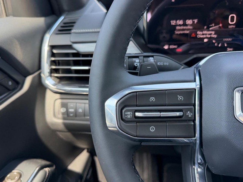 GMC Acadia Vehicle Full-screen Gallery Image 13