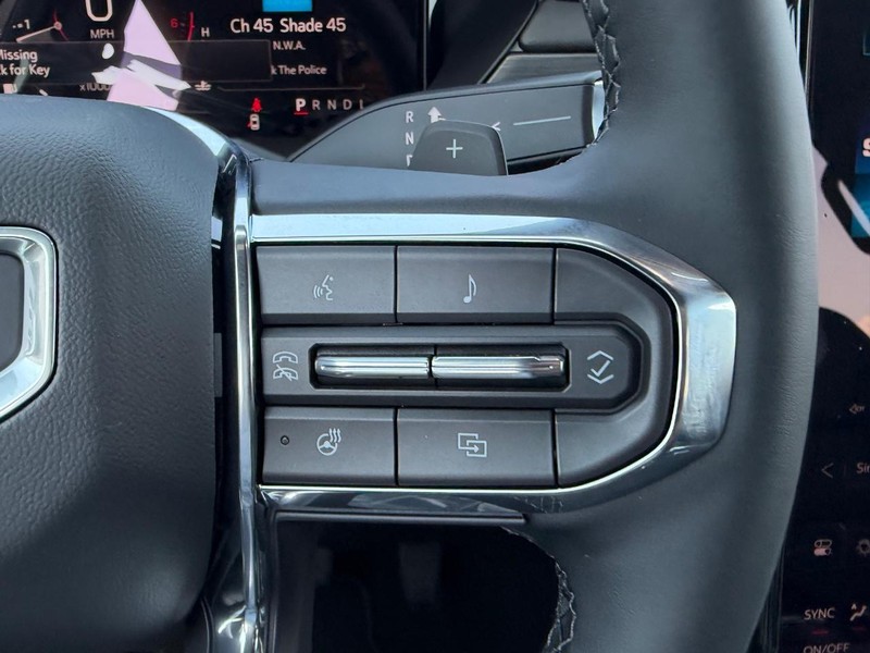 GMC Acadia Vehicle Full-screen Gallery Image 14