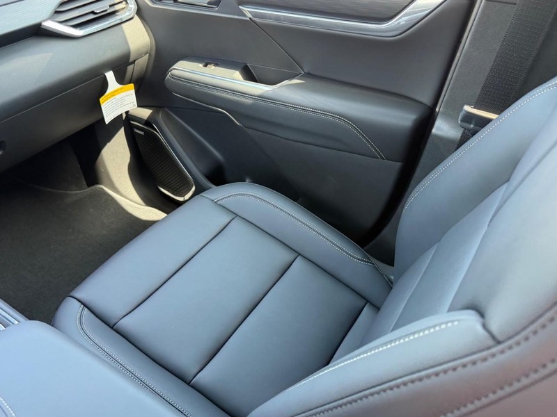 GMC Acadia Vehicle Full-screen Gallery Image 18