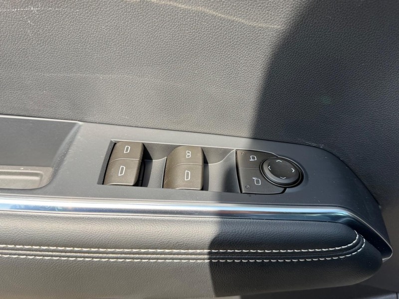 GMC Acadia Vehicle Full-screen Gallery Image 19