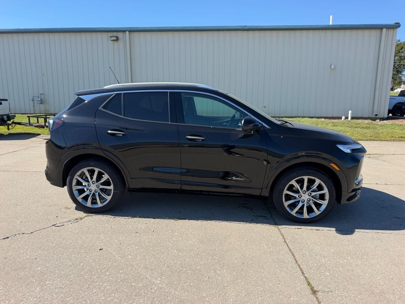 Buick Encore GX Vehicle Full-screen Gallery Image 2