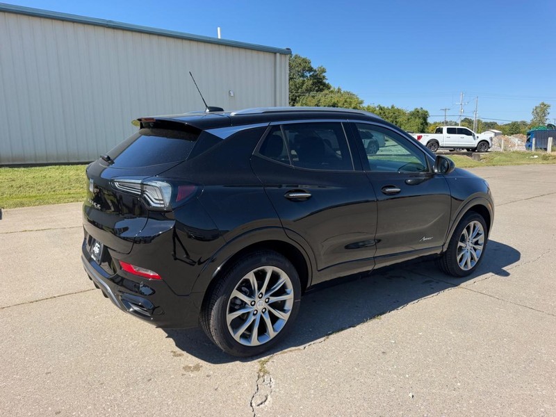 Buick Encore GX Vehicle Full-screen Gallery Image 3