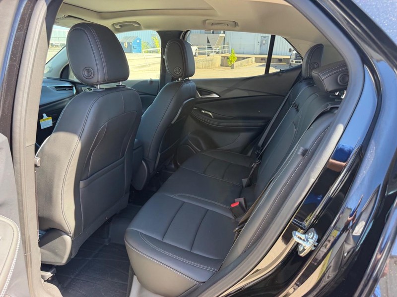 Buick Encore GX Vehicle Full-screen Gallery Image 8
