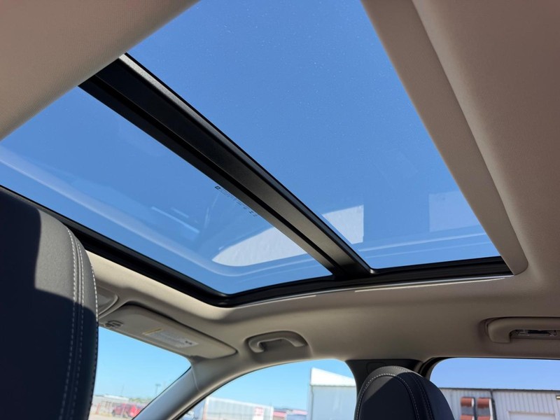 Buick Encore GX Vehicle Full-screen Gallery Image 9