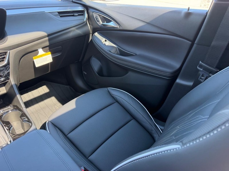 Buick Encore GX Vehicle Full-screen Gallery Image 17