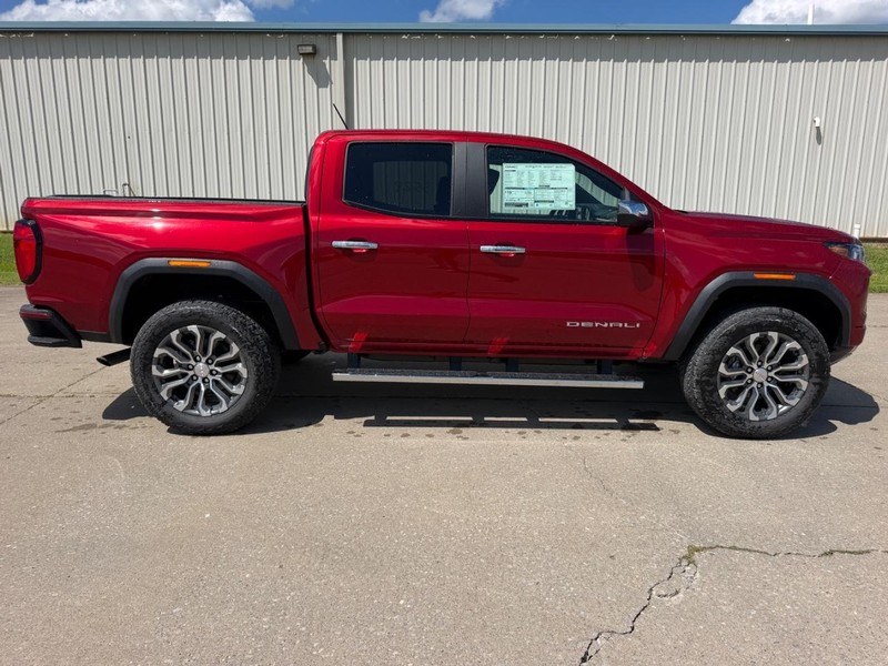 GMC Canyon Vehicle Full-screen Gallery Image 2