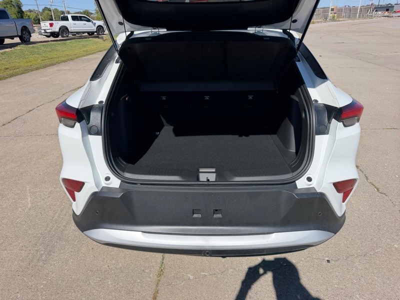 Buick Envista Vehicle Full-screen Gallery Image 5