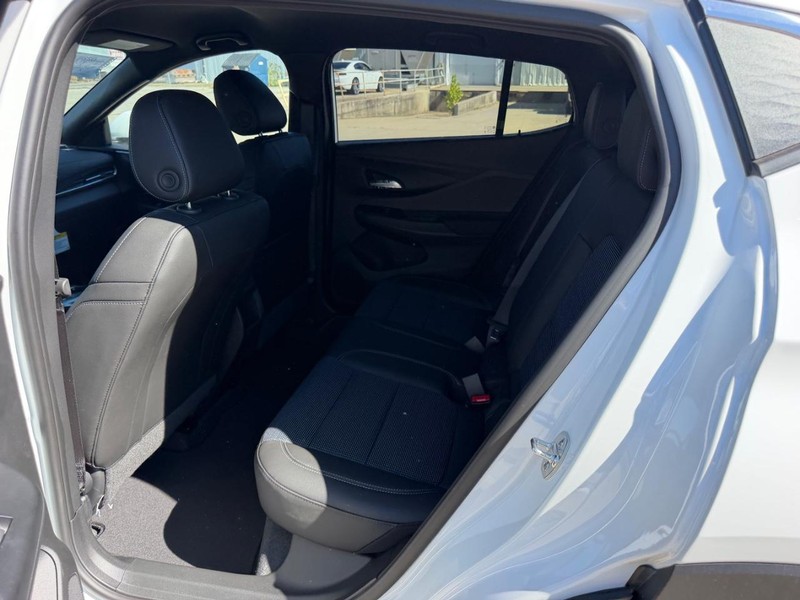 Buick Envista Vehicle Full-screen Gallery Image 7