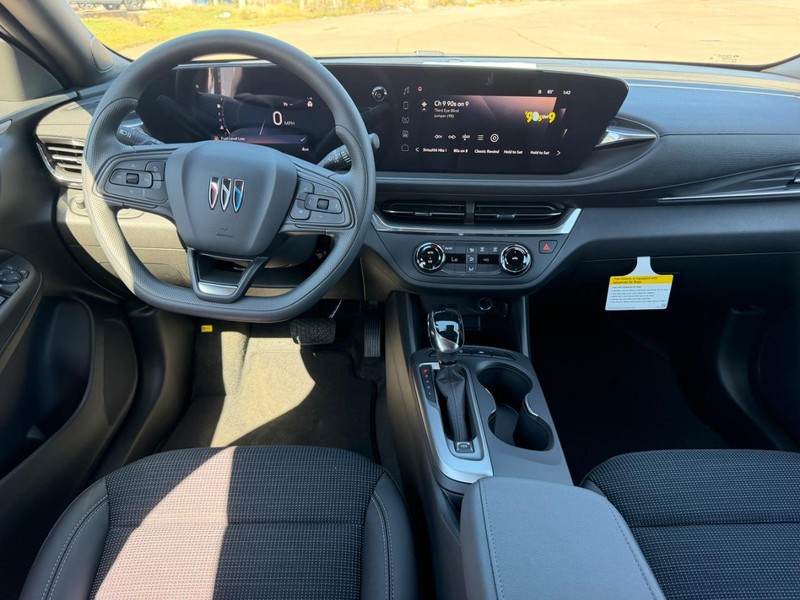 Buick Envista Vehicle Full-screen Gallery Image 8