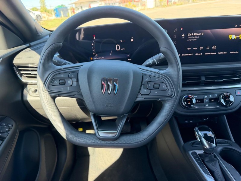Buick Envista Vehicle Full-screen Gallery Image 9