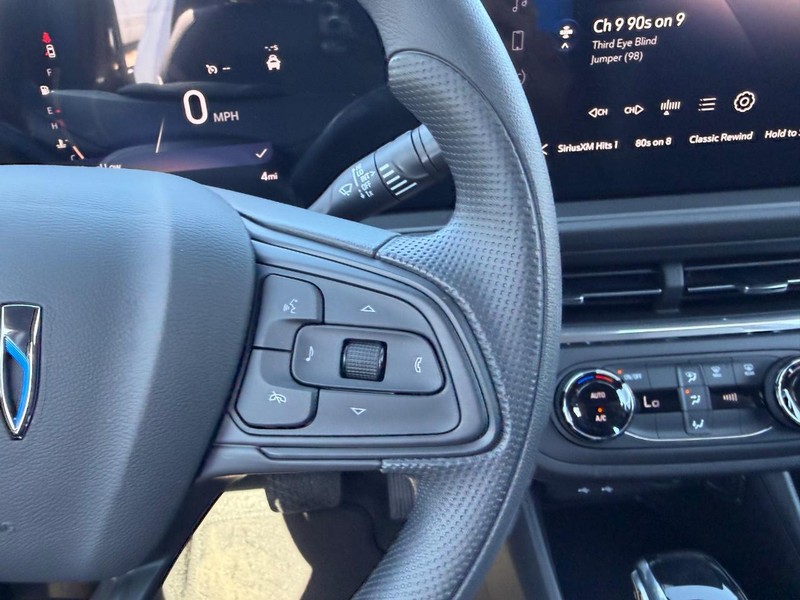 Buick Envista Vehicle Full-screen Gallery Image 11