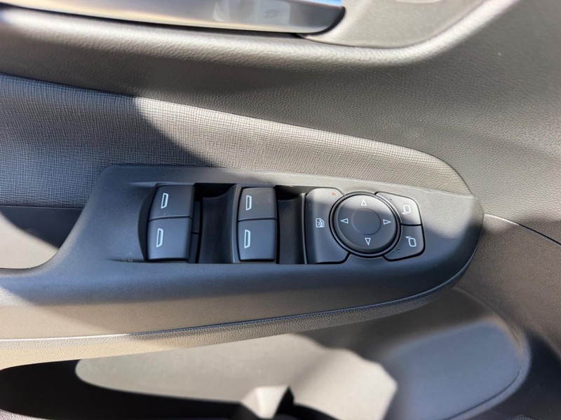 Buick Envista Vehicle Full-screen Gallery Image 16