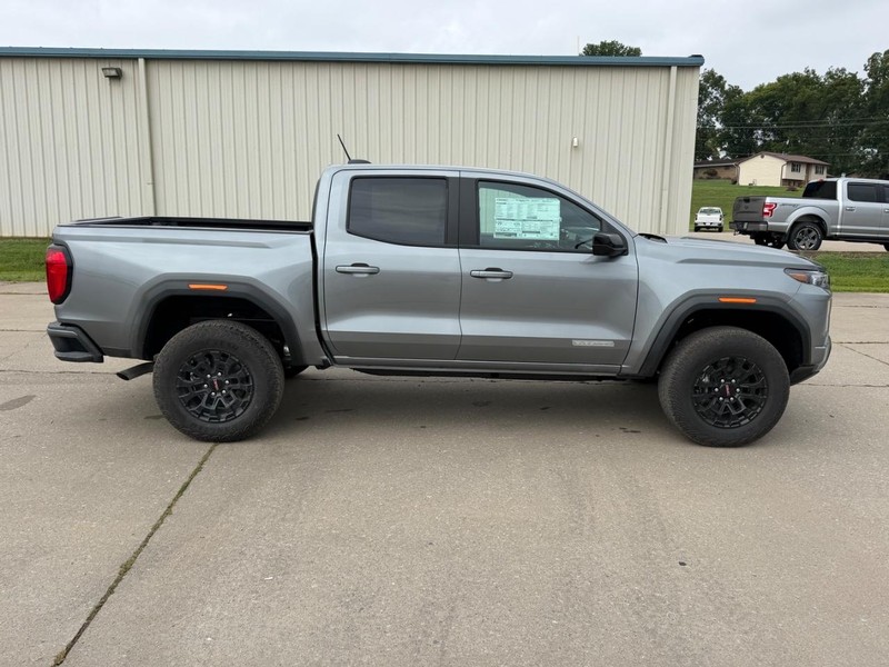 GMC Canyon Vehicle Full-screen Gallery Image 2