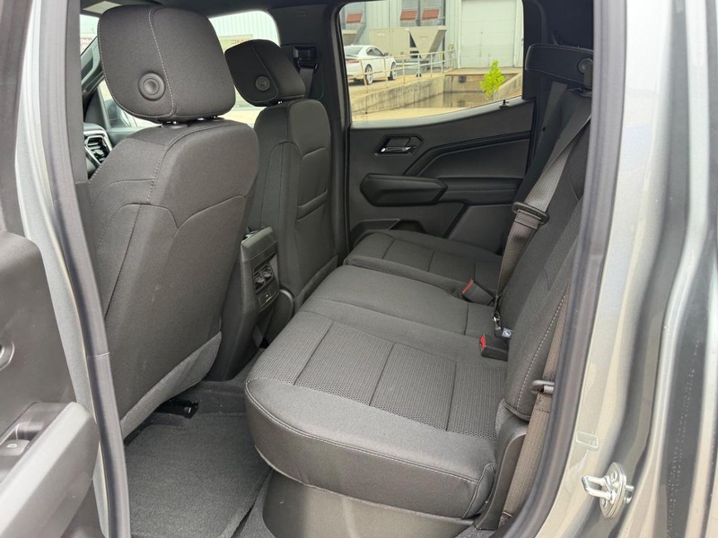 GMC Canyon Vehicle Full-screen Gallery Image 7