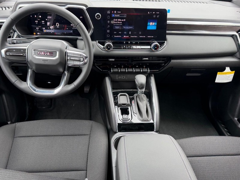 GMC Canyon Vehicle Full-screen Gallery Image 8