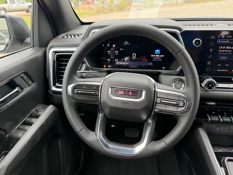 GMC Canyon Vehicle Full-screen Gallery Image 9
