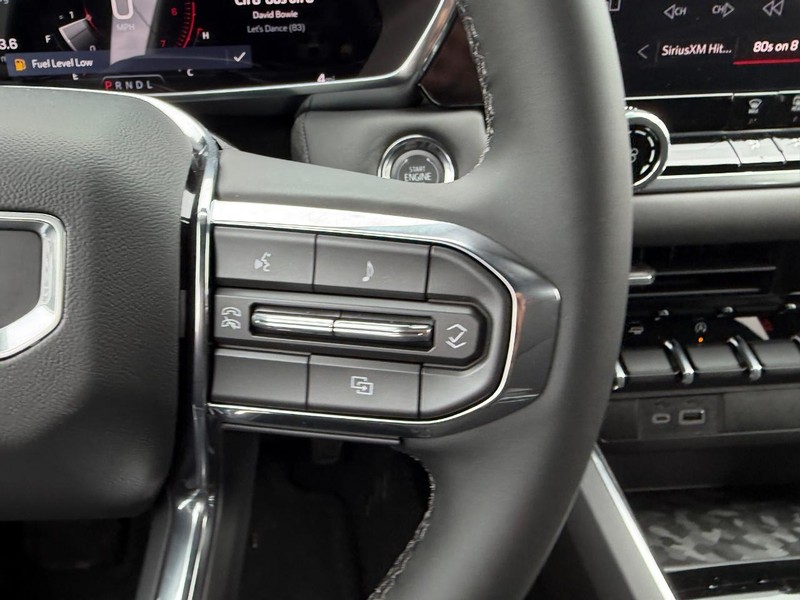 GMC Canyon Vehicle Full-screen Gallery Image 11