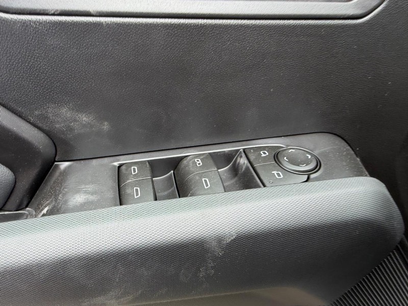 GMC Canyon Vehicle Full-screen Gallery Image 16