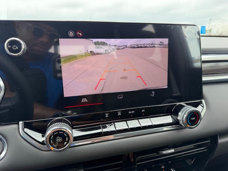 GMC Canyon Vehicle Full-screen Gallery Image 19