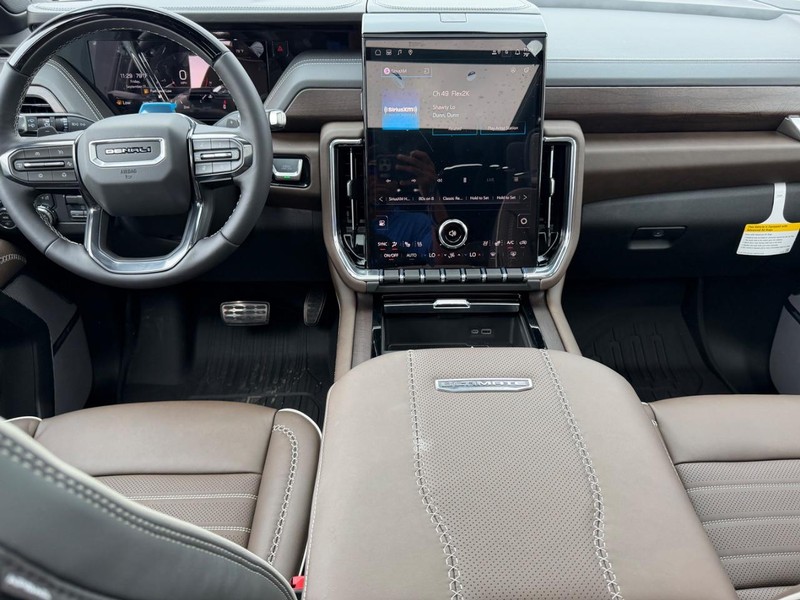 GMC Yukon XL Vehicle Full-screen Gallery Image 13