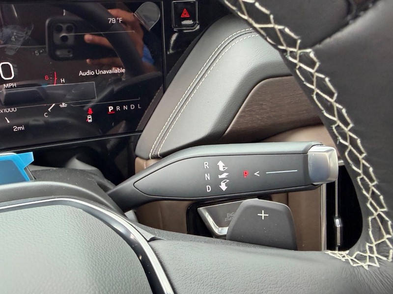 GMC Yukon XL Vehicle Full-screen Gallery Image 17
