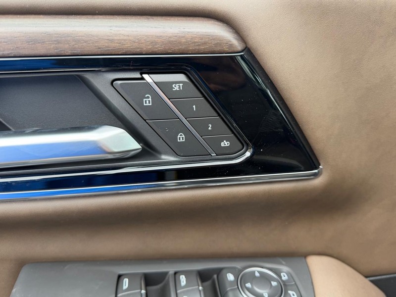 GMC Yukon XL Vehicle Full-screen Gallery Image 22