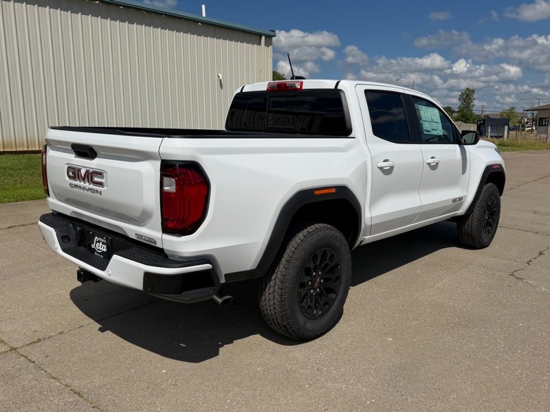 GMC Canyon Vehicle Full-screen Gallery Image 3