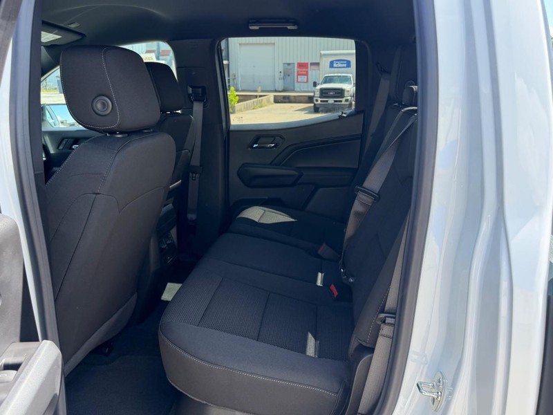 GMC Canyon Vehicle Full-screen Gallery Image 7