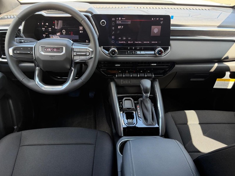 GMC Canyon Vehicle Full-screen Gallery Image 8