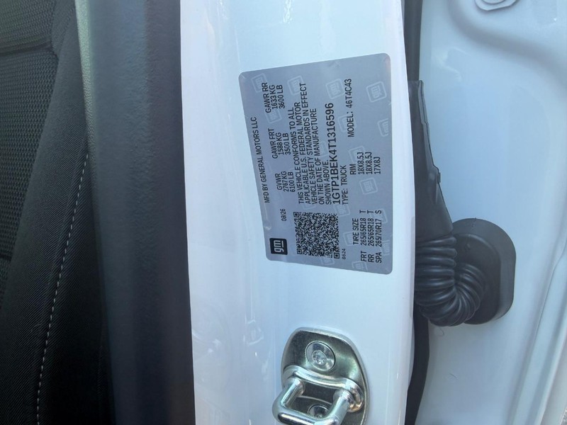 GMC Canyon Vehicle Full-screen Gallery Image 20