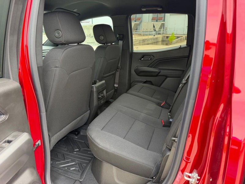 GMC Canyon Vehicle Full-screen Gallery Image 7