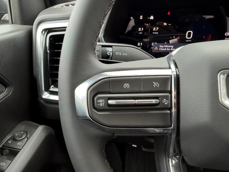 GMC Canyon Vehicle Full-screen Gallery Image 10