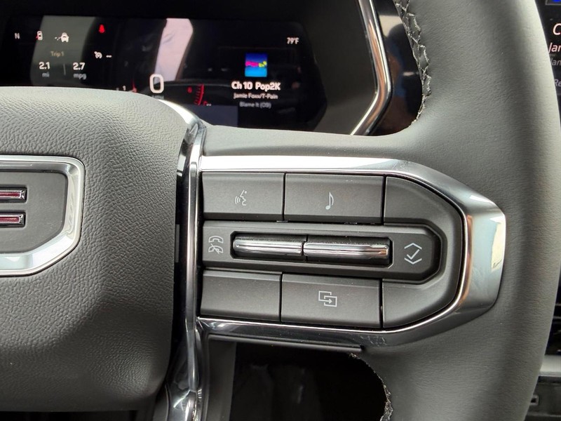 GMC Canyon Vehicle Full-screen Gallery Image 11