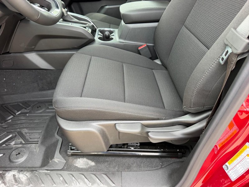 GMC Canyon Vehicle Full-screen Gallery Image 17