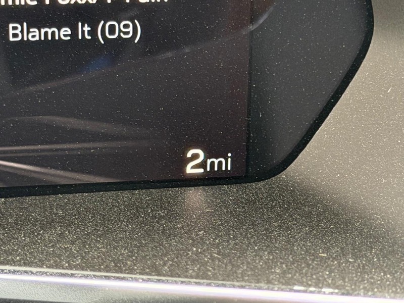 GMC Canyon Vehicle Full-screen Gallery Image 18