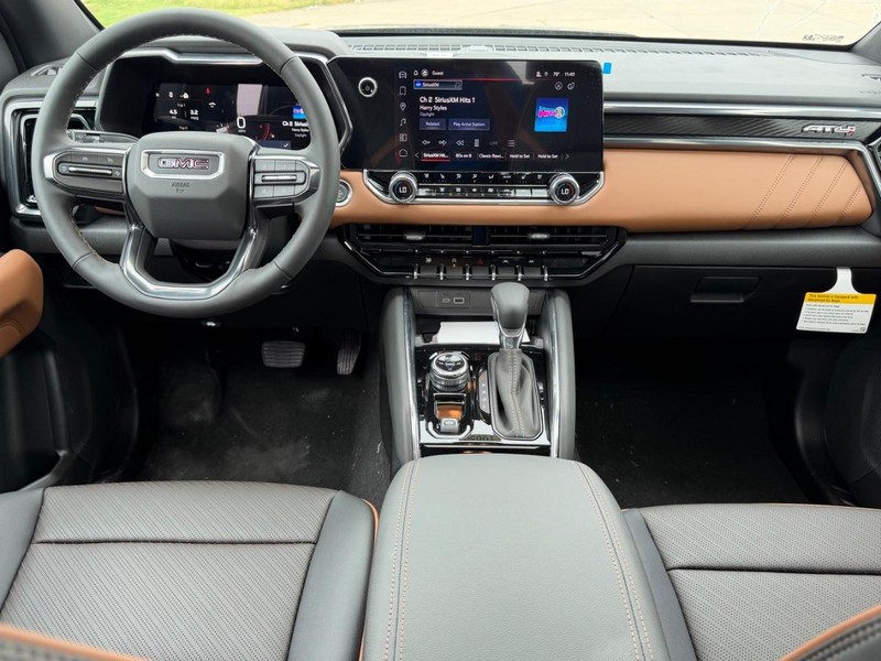 GMC Canyon Vehicle Full-screen Gallery Image 9
